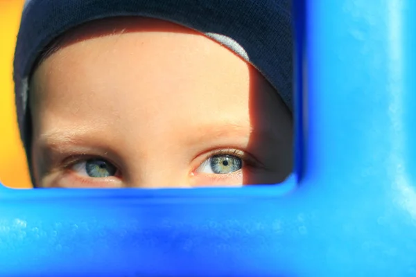 Olhos Verdes Menino Parque Infantil — Fotografia de Stock