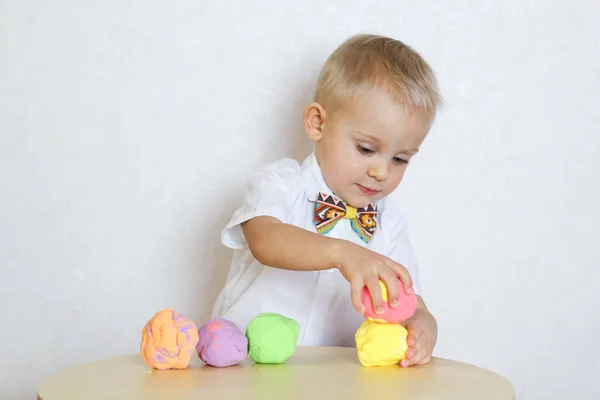 Year Old Toddler Boy Playing Kinetic Modeling Clay Plasticine Play — Stock Photo, Image