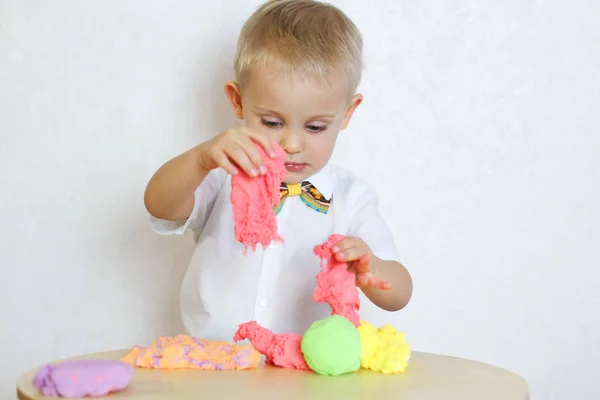 Year Old Toddler Boy Playing Kinetic Modeling Clay Plasticine Play — Stock Photo, Image