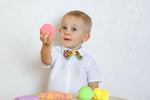 Year Old Toddler Boy Playing Kinetic Modeling Clay Plasticine Play 스톡 사진