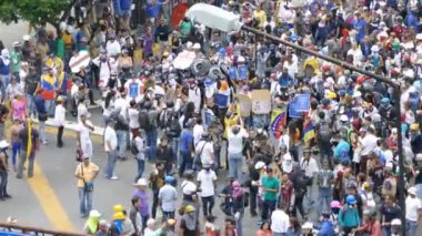Venezuela özgürlüğü protesto, komünizm karşı, sosyalizm karşı. Caracas Venezuella 2017 Venezuela 'da özgürlük protesto. büyük kalabalık