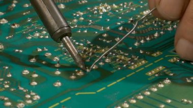 Elektronik panoda teneke lehim var.