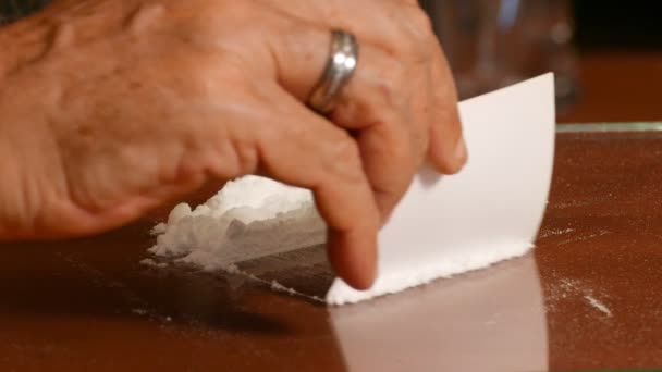 Διαχωρισμός Κοκαΐνης Στο Τραπέζι Παράνομα Ναρκωτικά — Αρχείο Βίντεο