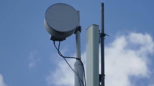 Telekommunikációs Antenna Torony Időeltolódása Mobiltelefon Telekommunikációs Antenna Torony Felhők Időeltolódással — Stock videók