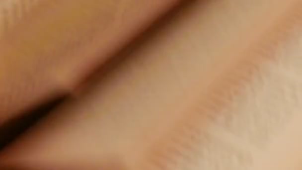 Extrême gros plan d'un livre pages en tournant l'action 