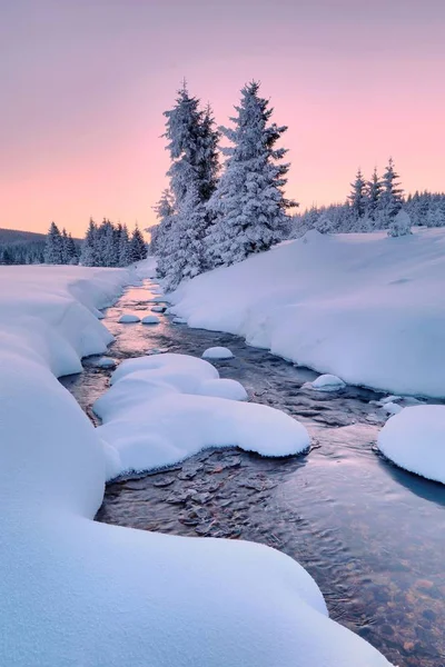 Jizerka Nehri gündoğumu sırasında