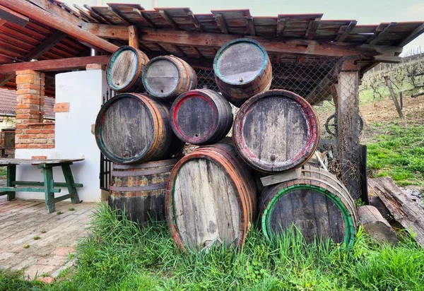 Staré sudy na víno — Stock fotografie
