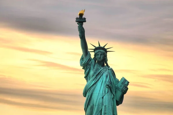 Libertyin 뉴욕 시의 동상 — 스톡 사진