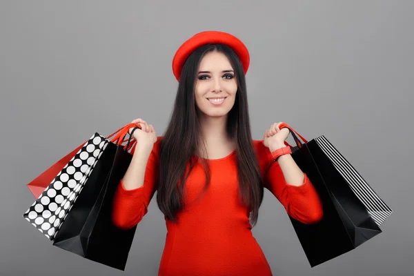 Lycklig fashionabla kvinna med kassar och påsar — Stockfoto