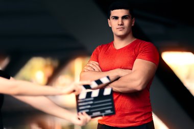 Fitness erkek Model hazır bir çekim için
