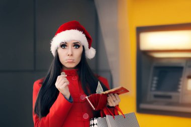 Bir madeni para tutan komik Noel kadın 