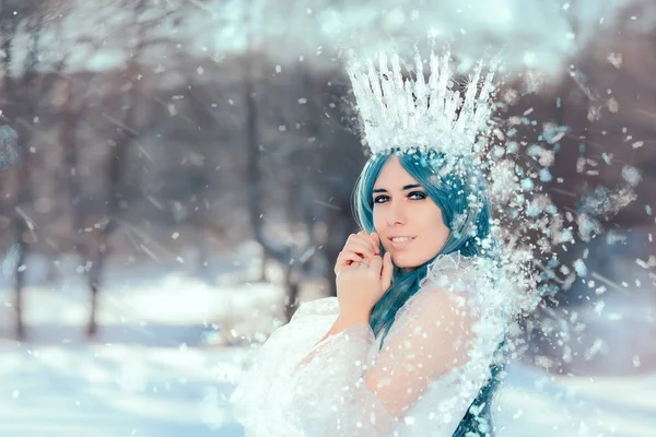 Snow Queen in Winter Fantasy Landscape — Stock Photo, Image