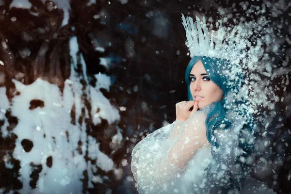 Snow Queen in Winter Fantasy Landscape — Stock Photo, Image