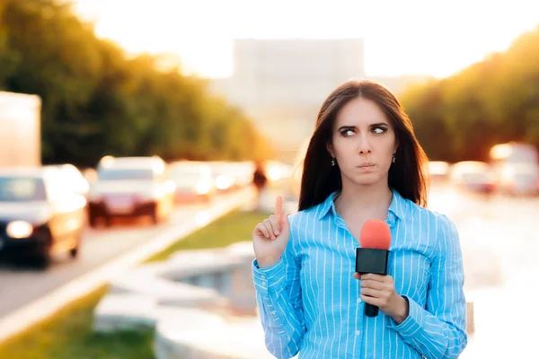 Surprised Female Reporter on Field in Traffic — Stock Photo, Image