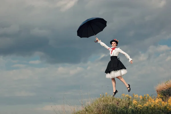 레트로 여자 환상 초상화에서 공기에서를 우산 — 스톡 사진