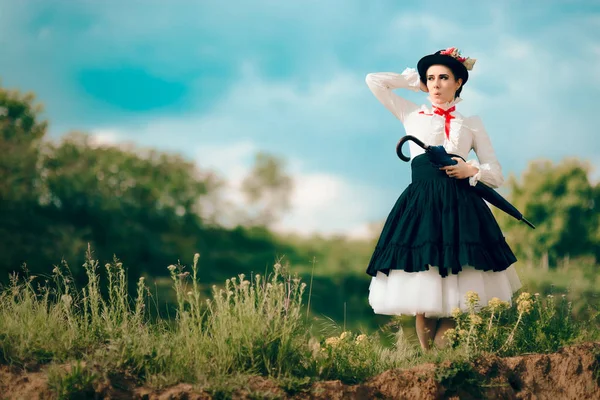 Retro-Frau im Vintage-Kostüm Fantasy-Porträt im Freien — Stockfoto