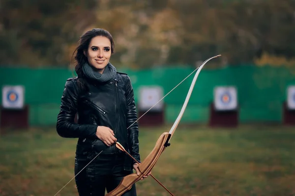 Cosplay Halloween Mulher com Arco — Fotografia de Stock