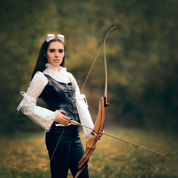 Guerrera arquera con traje de arco y flecha — Foto de Stock