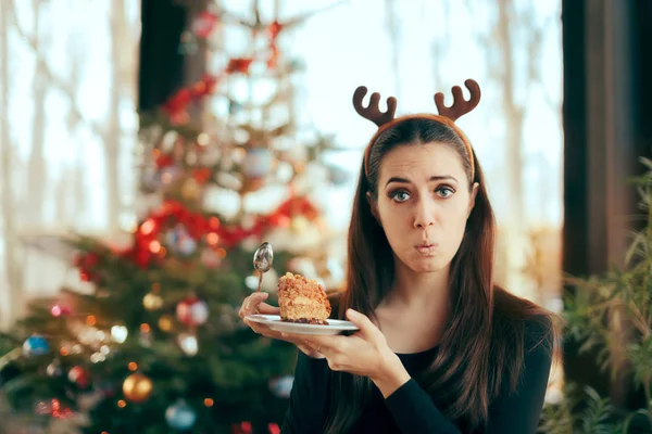 Picky Girl odiando o bolo na festa de Natal — Fotografia de Stock