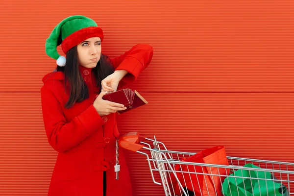 Broke Woman Spending Her Last Dollars on Christmas Shopping — Stok Foto