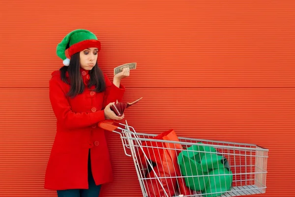 Bröt kvinna spendera sin sista dollar på julhandeln — Stockfoto