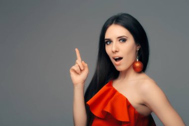 Göz alıcı Noel kadın portre onun parmak işaret