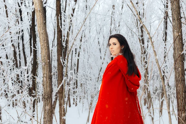 Belle Chaperon Rouge Princesse Dans Forêt Magique Hiver — Photo