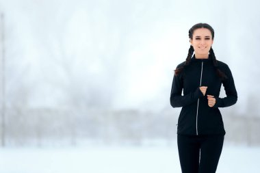 Kış soğuk sezonda dış eğitim kardiyo egzersiz kadın çalışan