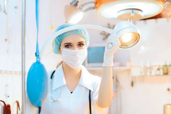 Dokter Perempuan Ruang Operasi Bedah Rumah Sakit — Stok Foto