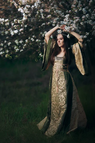 Hermosa Princesa Hadas Primavera Junto Árbol Floreciente —  Fotos de Stock