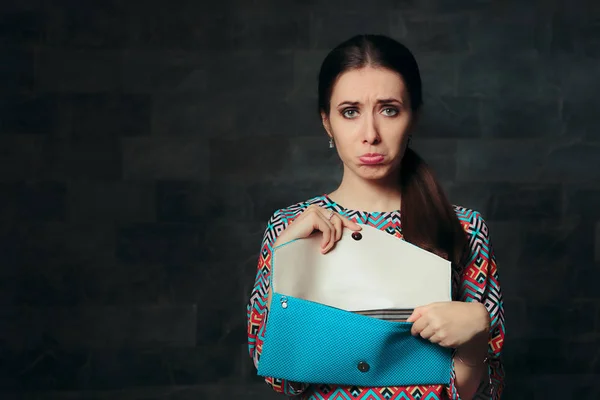 Ongelukkig Fancy Vrouw Controleren Lege Tas — Stockfoto