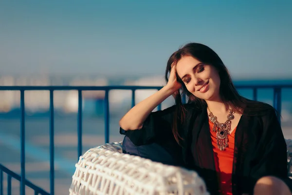 Happy Woman Relaxing Summer Vacation — Stock Photo, Image