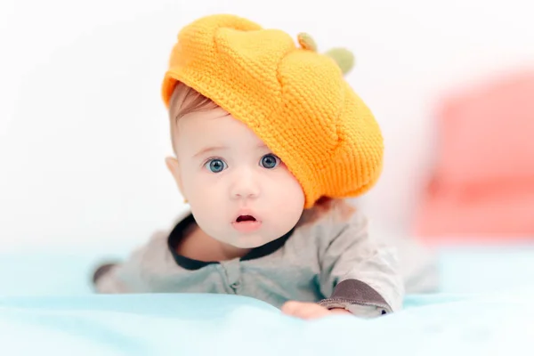 Funny Baby Girl Wearing Knitted Pumpkin Hat — Stock Photo, Image