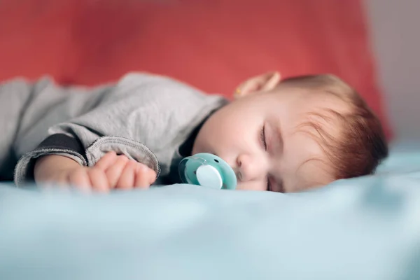 Porträt Eines Süßen Babys Das Schläft Und Träumt — Stockfoto