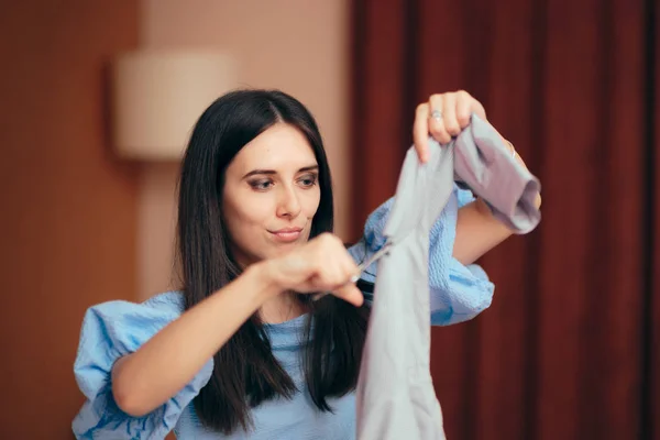 Girlfriend Having Jealousy Crisis Cutting Male Shirts — Stock Photo, Image