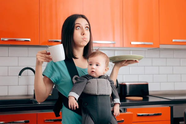 Busy Multitasking Mom Baby Coffee Mug Dishes — Stock Photo, Image