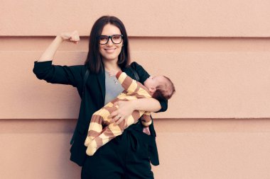 İş Dünyasında Güçlü Kadın Bebek Tutuyor