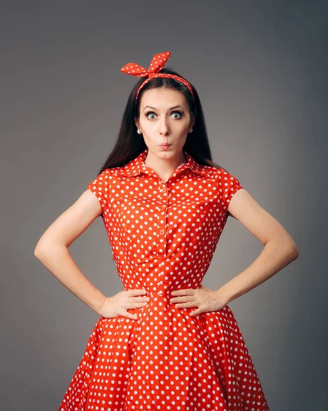 Wesoły Retro Kobieta Polka Kropki Rockabilly Sukienka — Zdjęcie stockowe