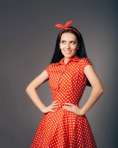 Wesoły Retro Kobieta Polka Kropki Rockabilly Sukienka — Zdjęcie stockowe