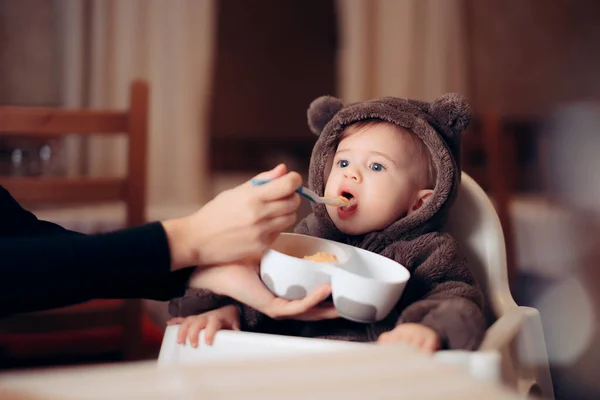 Manger Des Aliments Sains Assis Dans Une Chaise Restaurant — Photo