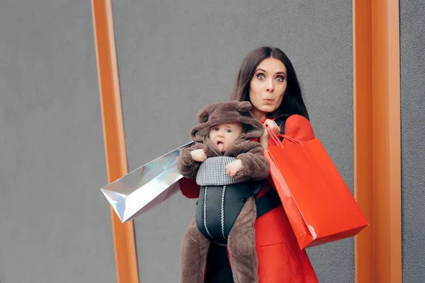 Moeder Baby Winkelen Het Winkelcentrum — Stockfoto