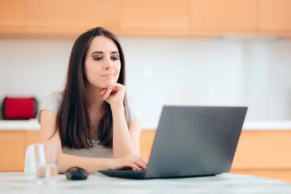 Worried Woman Reading News Home Kitchen — Stock Photo, Image