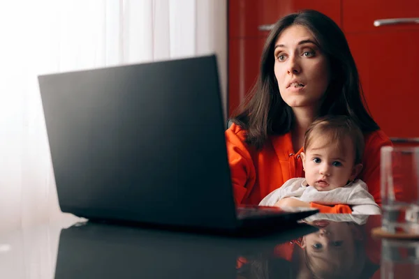 Worried Woman Working Laptop Holding Her Baby — Stock Photo, Image