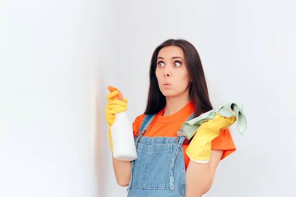 Woman Cleaning Washable Paint House Καθαρισμός — Φωτογραφία Αρχείου