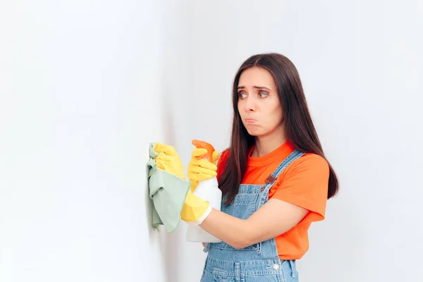 Woman Cleaning Washable Paint House Καθαρισμός — Φωτογραφία Αρχείου