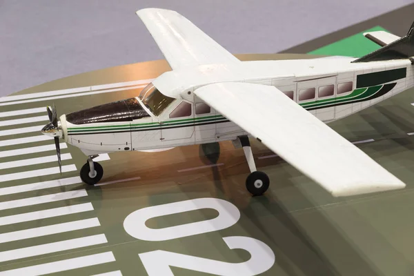 Modelo em miniatura da aeronave de avião — Fotografia de Stock