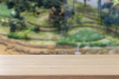 ahşap masa için kırsal model arka plan ile ürün görüntüleme