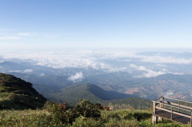 sabah dağ manzaralı balkon ahşap