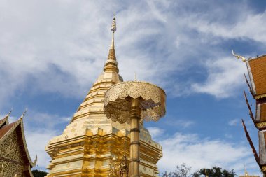 Golden pagoda adlı Wat Phra bu DOI Suthep, Chiang Mai, popüler h