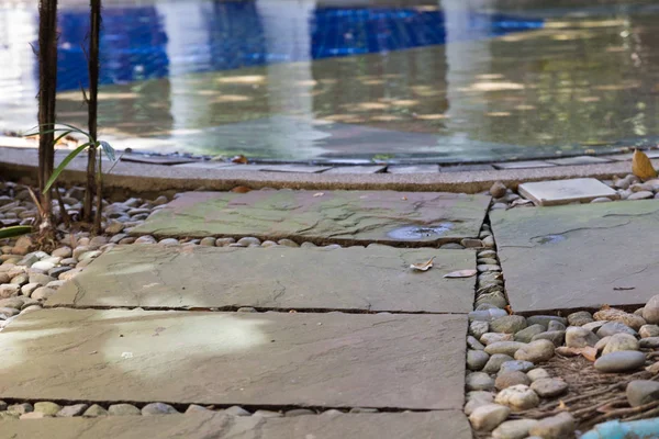 Passerelle menant à la piscine — Photo